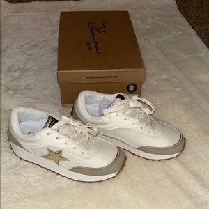 Vintage Havana Women's White and Gold Sneakers